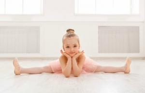 bailarina ballet nina postura linea ludica escuela internacional de danza international dance school alicante