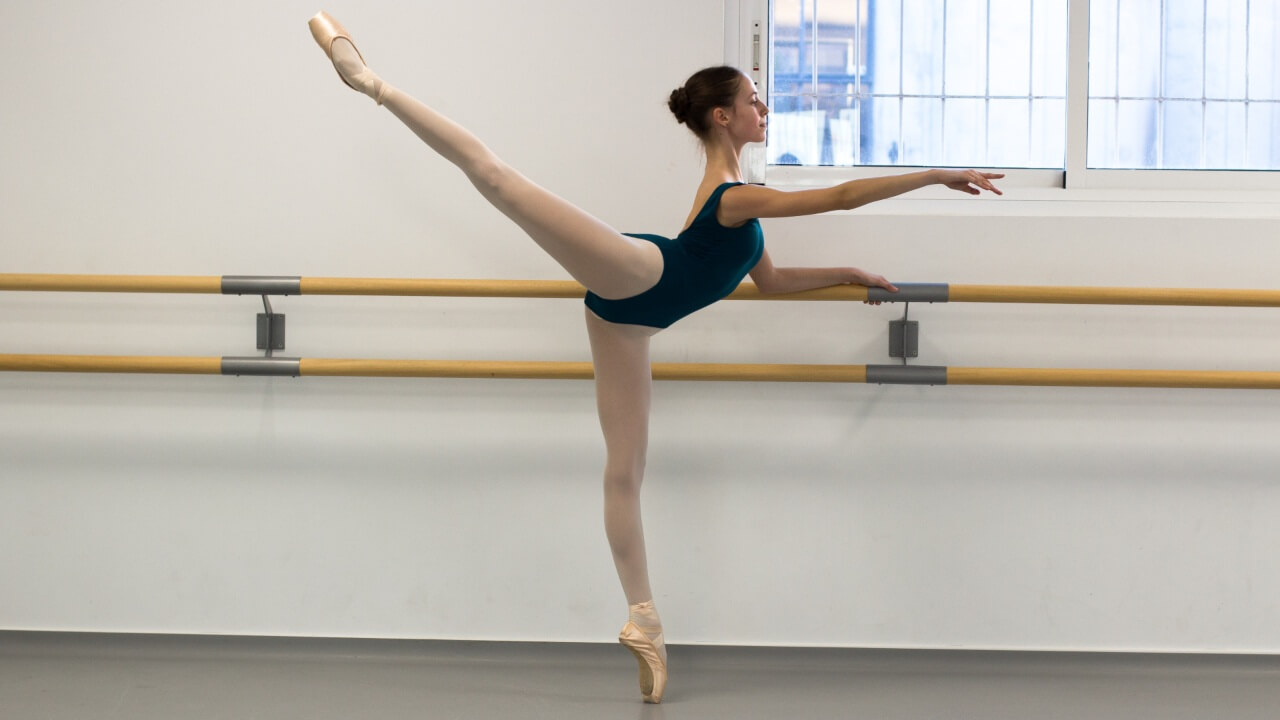 sofia garrido ballet bailarina danza clasica escuela de danza internacional alicante postura arabesque