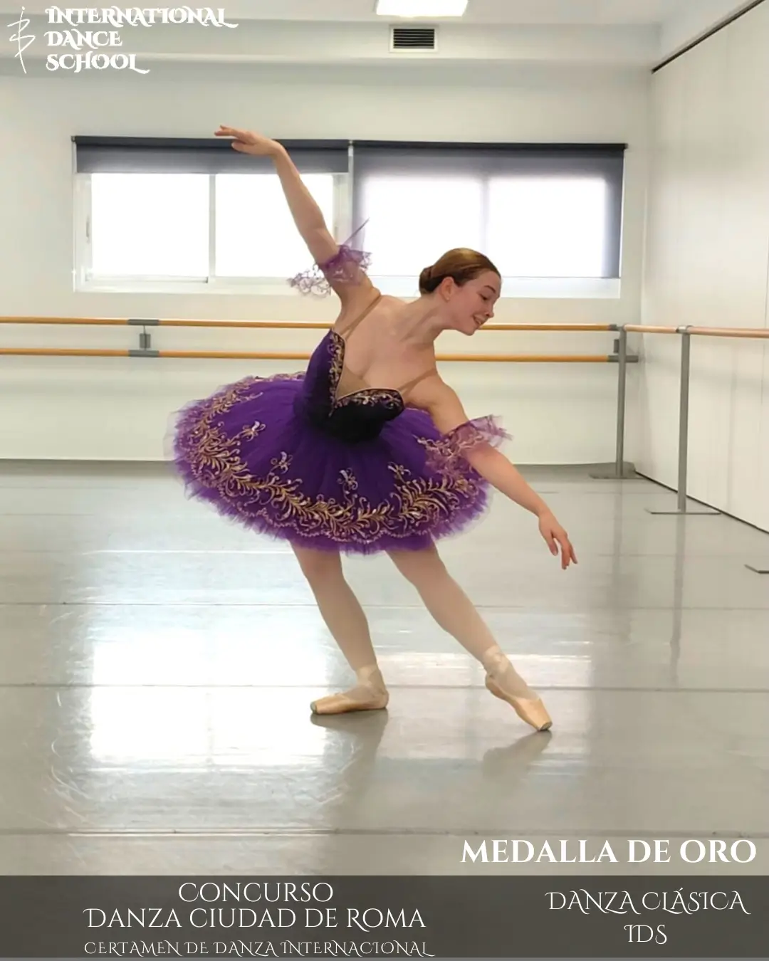 Sofía Derevatskaya durante la variación Hada de Lilas en danza clásica en International Dance School